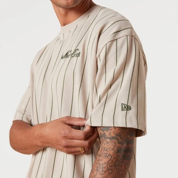 New Era Pinstripe Oversized Tee 2 New Era Pinstripe Oversized Tee – Bild 2