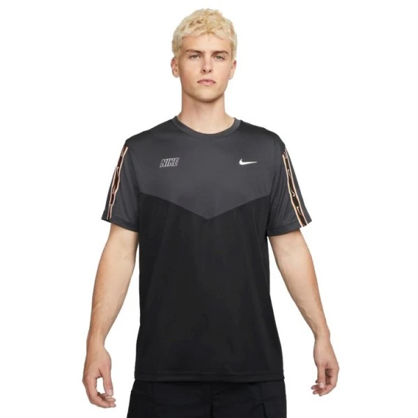 Nike Sportswear Repeat Tee 1 Nike Sportswear Repeat Tee