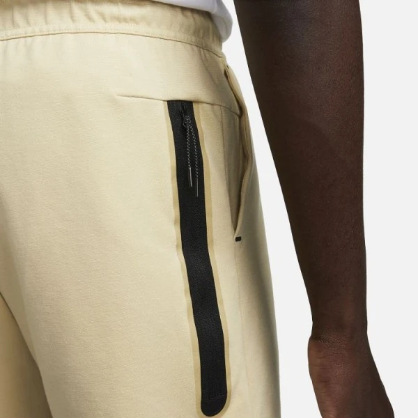 Nike Sportswear Tech Fleece Lightweight Shorts 2 Nike Sportswear Tech Fleece Lightweight Shorts – Bild 2